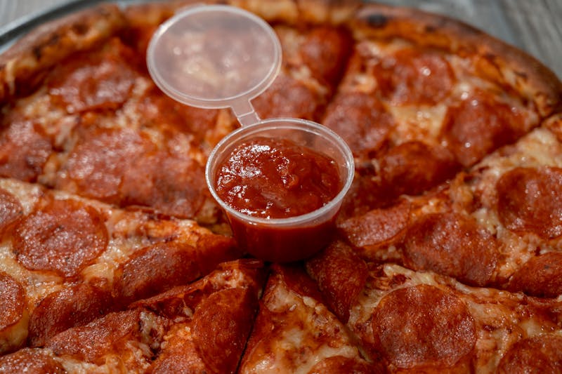 Mozzarella sticks golden fried with marinara sauce