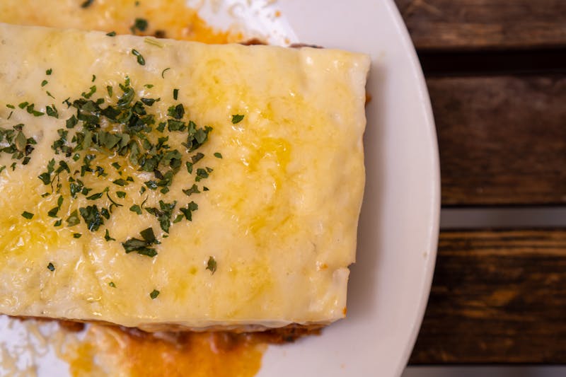 Baked lasagna with meat sauce and bechamel